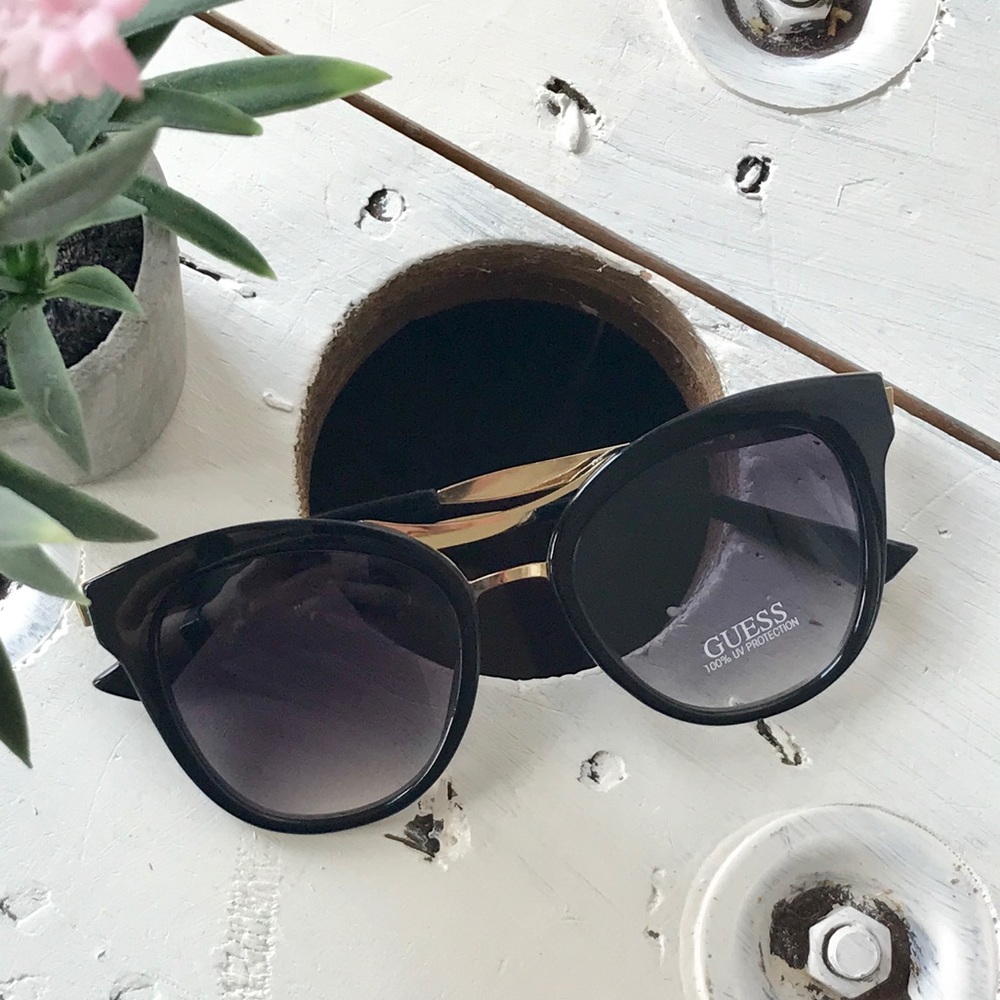 GUESS GF0304 01C Ladies Black/Gold Frame Grey Lens